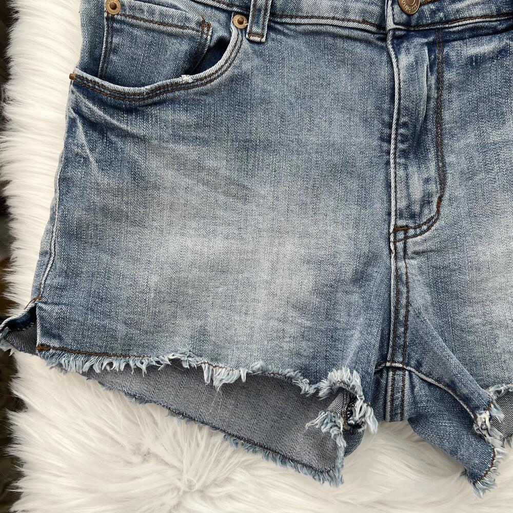 STS Blue - Aubrey High Rise distressed cut-off shorts, sz 27 - Picture 4 of 9